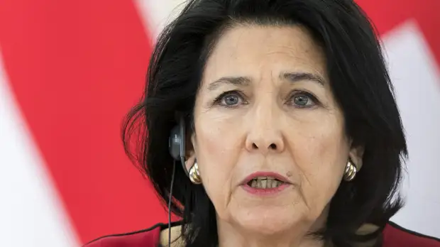 Президент Грузии призвала правительство срочно ужесточить меры по коронавирусу