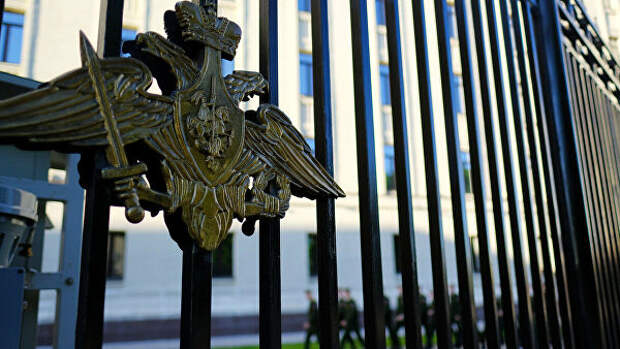 Герб на ограде здания Министерства обороны РФ Герб на ограде здания Министерства обороны РФ
