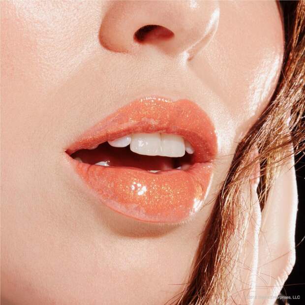 Пухлые губы – тренд, который появился благодаря Анджелине Джоли