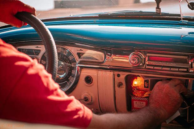 i-spent-20-days-in-cuba-documenting-the-life-of-local-people-19__880