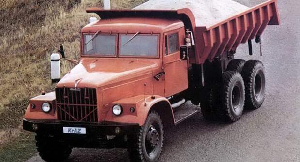 Огромный самосвал КРАЗ 256Б, растворившийся в Белом море