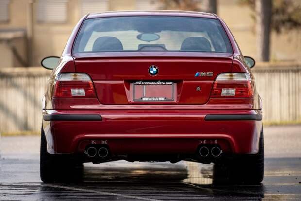 В США продается великолепный BMW M5 2002 года выпуска в редком цвете
