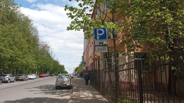 В центре Смоленска появились новые знаки платной парковки