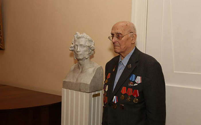 Сергей Пушкин в квартире-музее своего предка на Арбате. Сергей Пушкин в квартире-музее своего предка на Арбате.