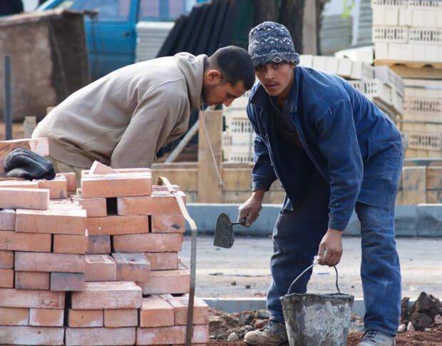 В строительной отрасли России ужесточили квоты на иностранных рабочих