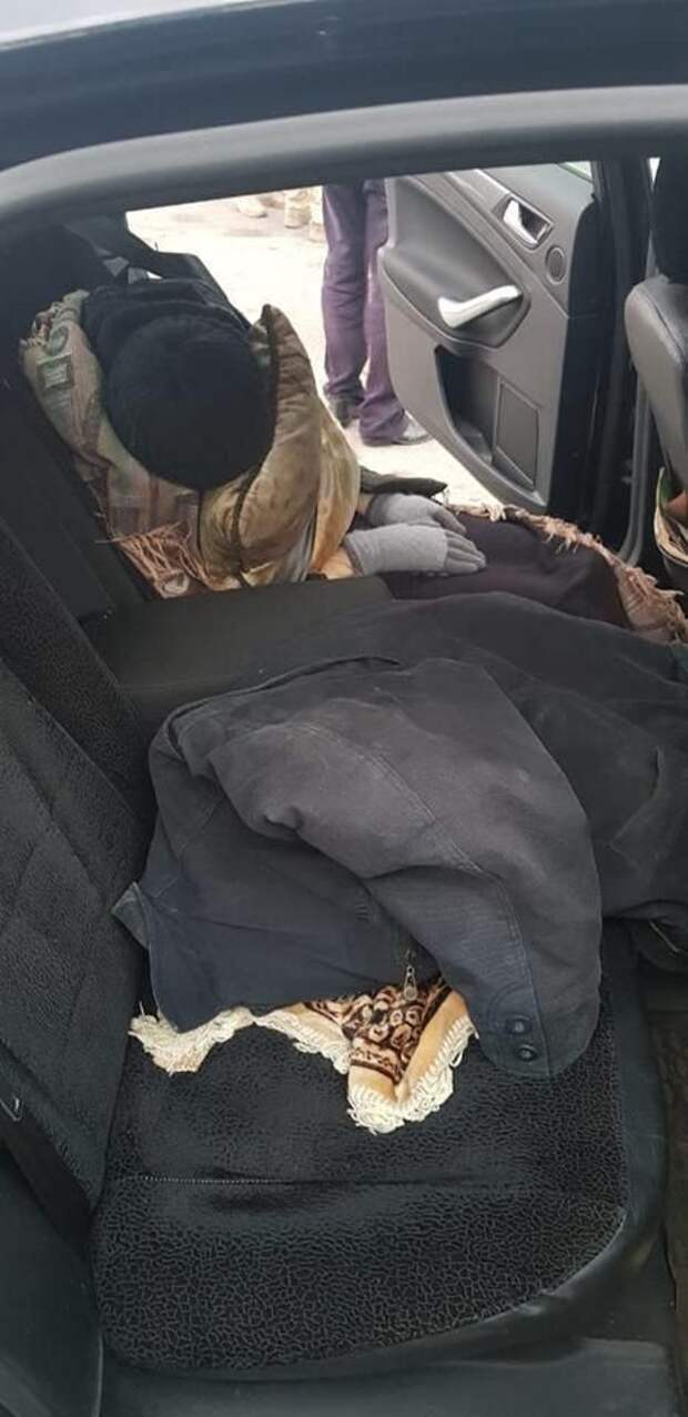 На российско-украинской границе водитель и его сын пытались выдать труп женщины за спящую пассажирку