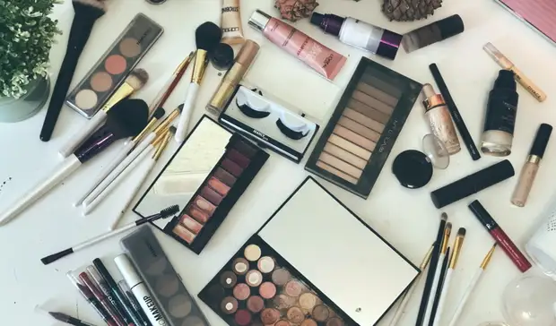 Работников Estee Lauder в Нижегородской области отправили в простой