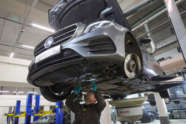 Автомобилисты начали массово отказываться от сервиса у дилеров