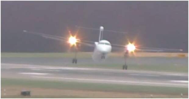 Виртуозная посадка самолета во время урагана в Германии авиация, видео, германия, пилот, посадка, самолет, ураган