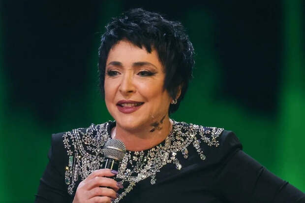 Столкнувшаяся с бойкотом зрителей Лолита повысила гонорар на миллионы рублей