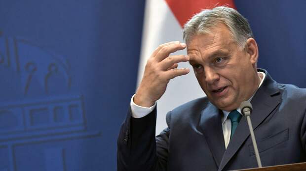 Премьер Венгрии отреагировал на скандал с радужной подсветкой 