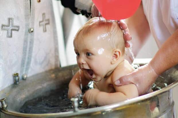 Когда крестить ребенка после рождения: православные традиции