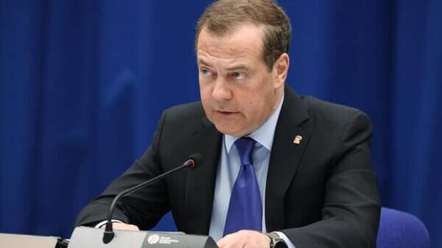 Медведев: Польша должна понимать, чем грозит удар США по российским целям