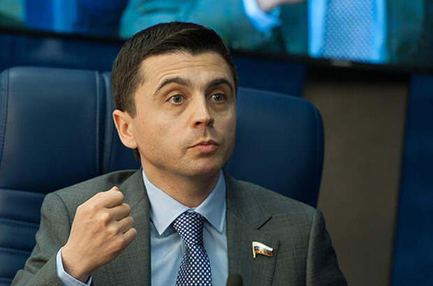 «Наверное, чтобы коров не обогнали!»