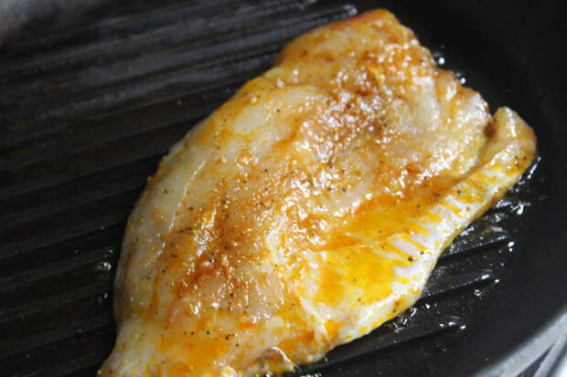 Фото рецепта - Филе карпа в пикантном чесночном соусе с кабачками - шаг 6