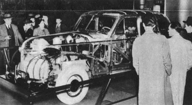 Прозрачный автомобиль-призрак: Pontiaс Plexiglas 1939 года