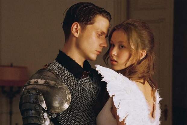 Рыцарь и ангел: Анна Пересильд устроила сказочную фотосессию с Ваней Дмитриенко