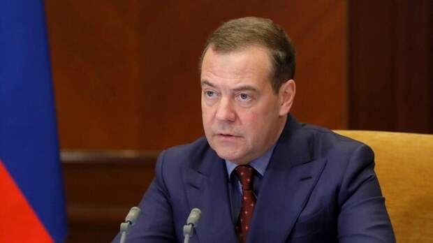 Ни у кого из российской власти нет ничего за границей, заявил Медведев 