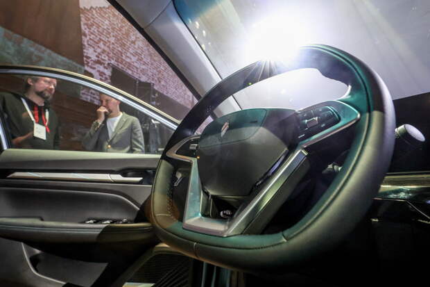 Три бренда резко подняли цены на машины в России