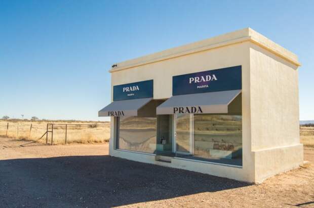 Самый одинокий магазин Prada