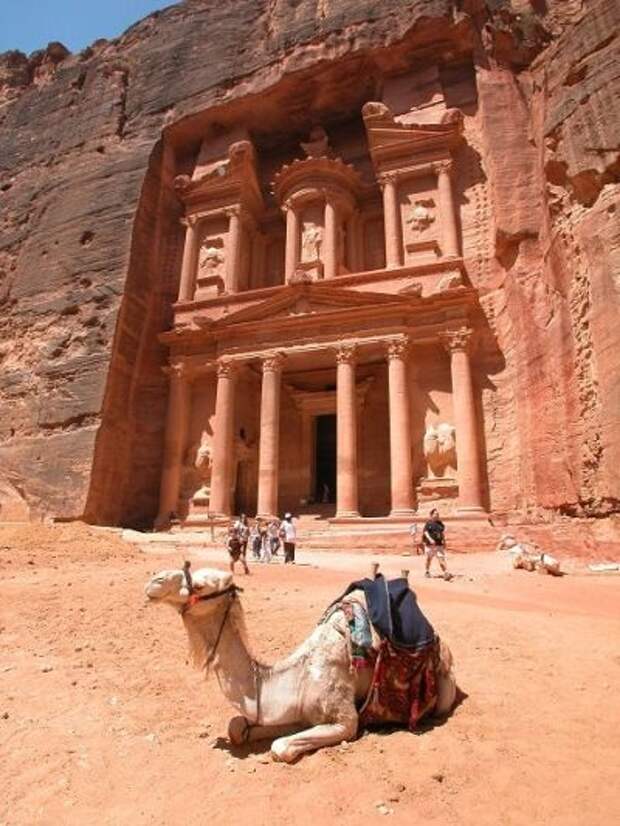 Иордания храм петра скальный. Монастырь эль хазне петра иордания. Иордания храм петра скальный. Храм петра иордания юнеско. Древний город петра.