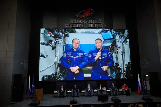 Космонавты поддержали борьбу с раком в диалоге на орбите