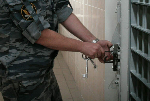 Сотрудника кофейни посадили на 20 лет за попытки отравить российских военных