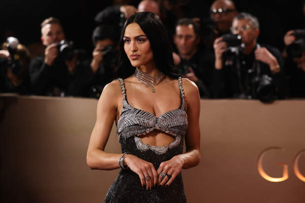 Модель Амелия Грэй сделала неудачную пластику груди из-за возлюбленного