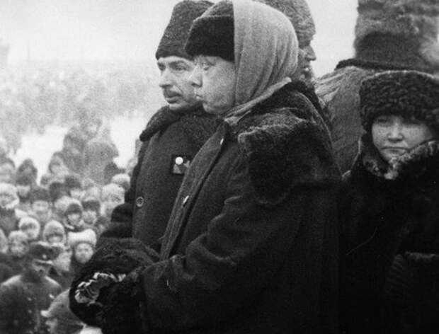 Н. Крупская на похоронах Ленина
