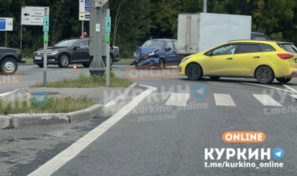 На Машкинском шоссе столкнулись две легковушки
