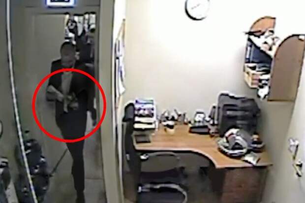 Сотрудник элитного кинотеатра Москвы украл почти полмиллиона рублей, обхитрив гендиректора с фамилией Мошенников