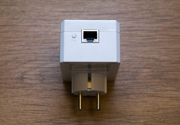 Сеть через электропроводку: обзор PowerLine-адаптеров TP-LINK TL-PA2010P и TL-PA4010-4 Сеть через электропроводку: обзор PowerLine-адаптеров TP-LINK TL-PA2010P и TL-PA4010-4