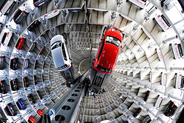 Специальная парковка VW Autostadt Towers.