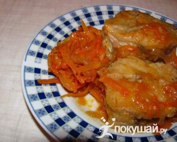 Хек тушенный с овощами