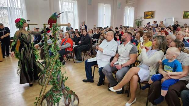 Запашный и Фонд «Орион» устроили праздник для пациентов больницы в Донецке