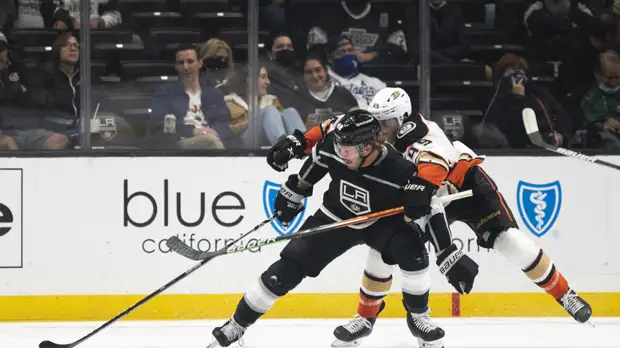 Гол и передача Ткачёва не спасли «Лос-Анджелес» от поражения «Анахайму»