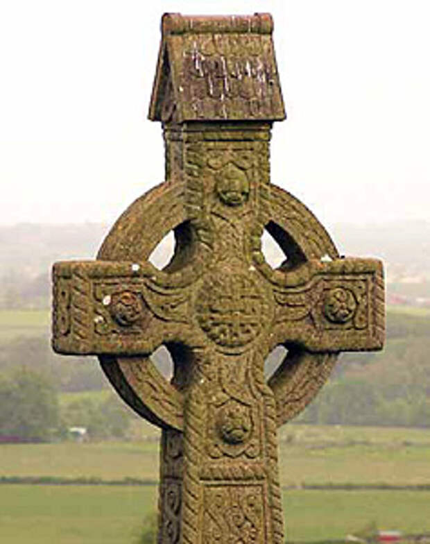 Кельтский крест символизирует единство стихий Земли, Воды, Огня и Воздуха