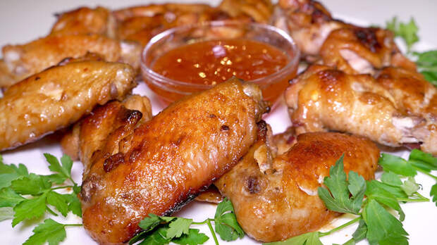 Фото к рецепту: Крылышки в духовке в соево-медово-горчичном маринаде