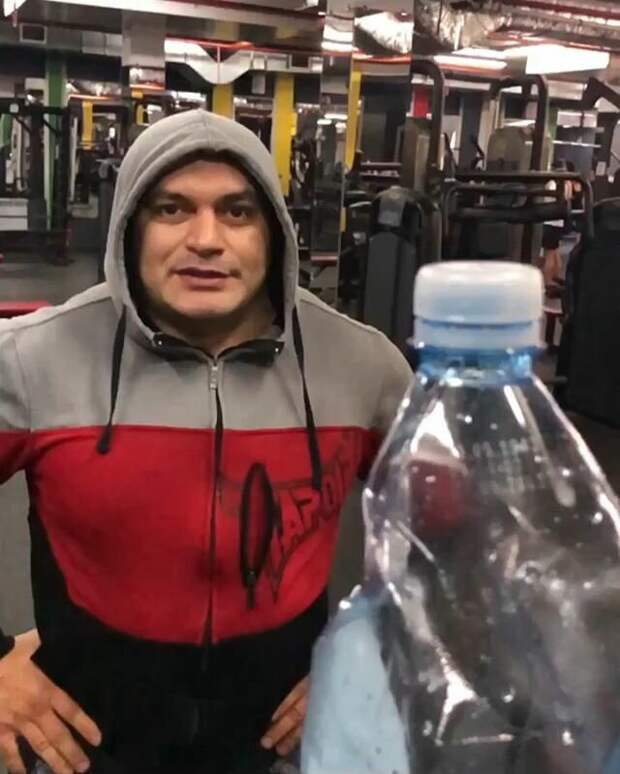 Мастера единоборств и актеры боевиков принялись испытывать себя в Bottle Cap Challenge bottle cap challenge, стейтем, флешмоб, челлендж