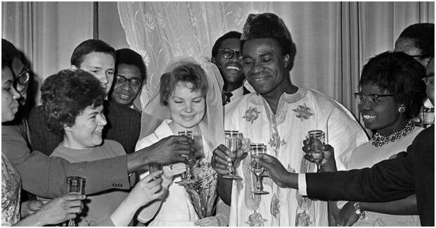 Как в СССР наказывали за отношения с иностранцем