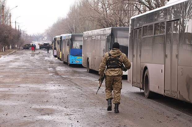 Украинские военные стреляют в спину тем, кто пытается выйти из дебальцевского «котла»