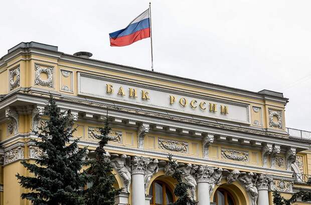 В России станет меньше наличных денег