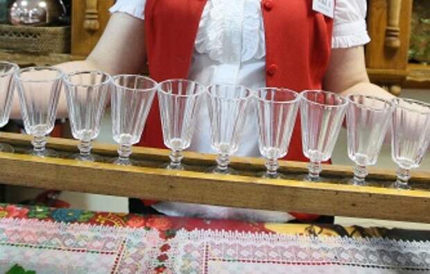 Минимальная розничная цена бутылки водки снижена с 220 до 185 рублей Минимальная розничная цена бутылки водки снижена с 220 до 185 рублей