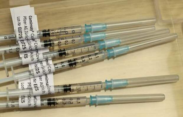 FILE PHOTO: Syringes containing Pfizer-BioNTech COVID-19 vaccine are seen at the Impfzentrum Basel Stadt vaccination center at the Congress Center of the Messe Basel fairground, as the spread of the coronavirus disease (COVID-19) continues, in Basel, Switzerland March 18, 2021. REUTERS/Arnd Wiegmann
