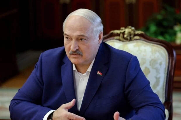 Лукашенко рассказал, что увлекался поэзией и подражал Есенину