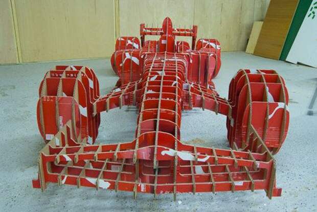 Болид F1 из картонных коробок (7 фото+видео)