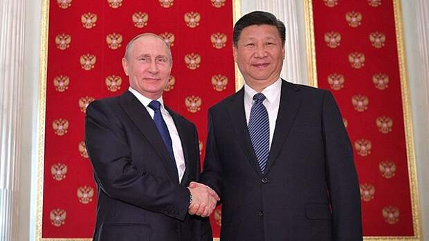 Глава государства вручил награду Си Цзиньпину за выдающиеся заслуги в укреплении дружбы и сотрудничества между народами Российской Федерации и Китайской Народной Республики.