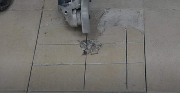 Как заменить поврежденную керамическую плитку на полу