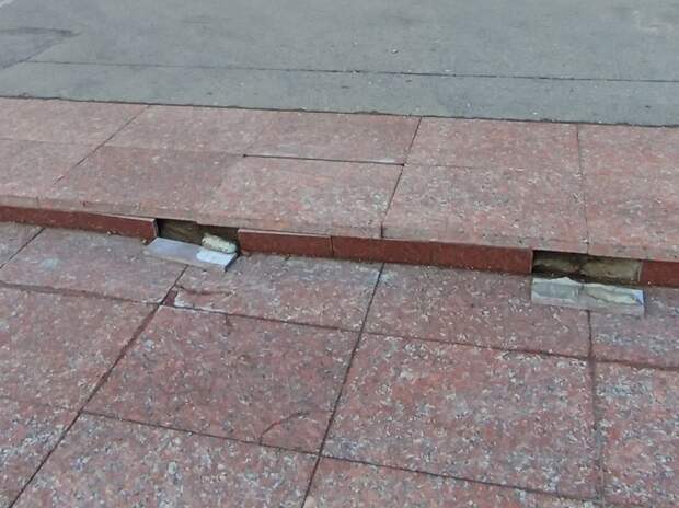 Плитку на площади Горького восстановят на следующей неделе