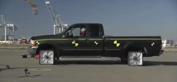 Может ли ездить авто с квадратными колесами? Может!